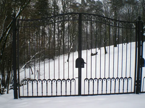 Tor Waldgrundstück